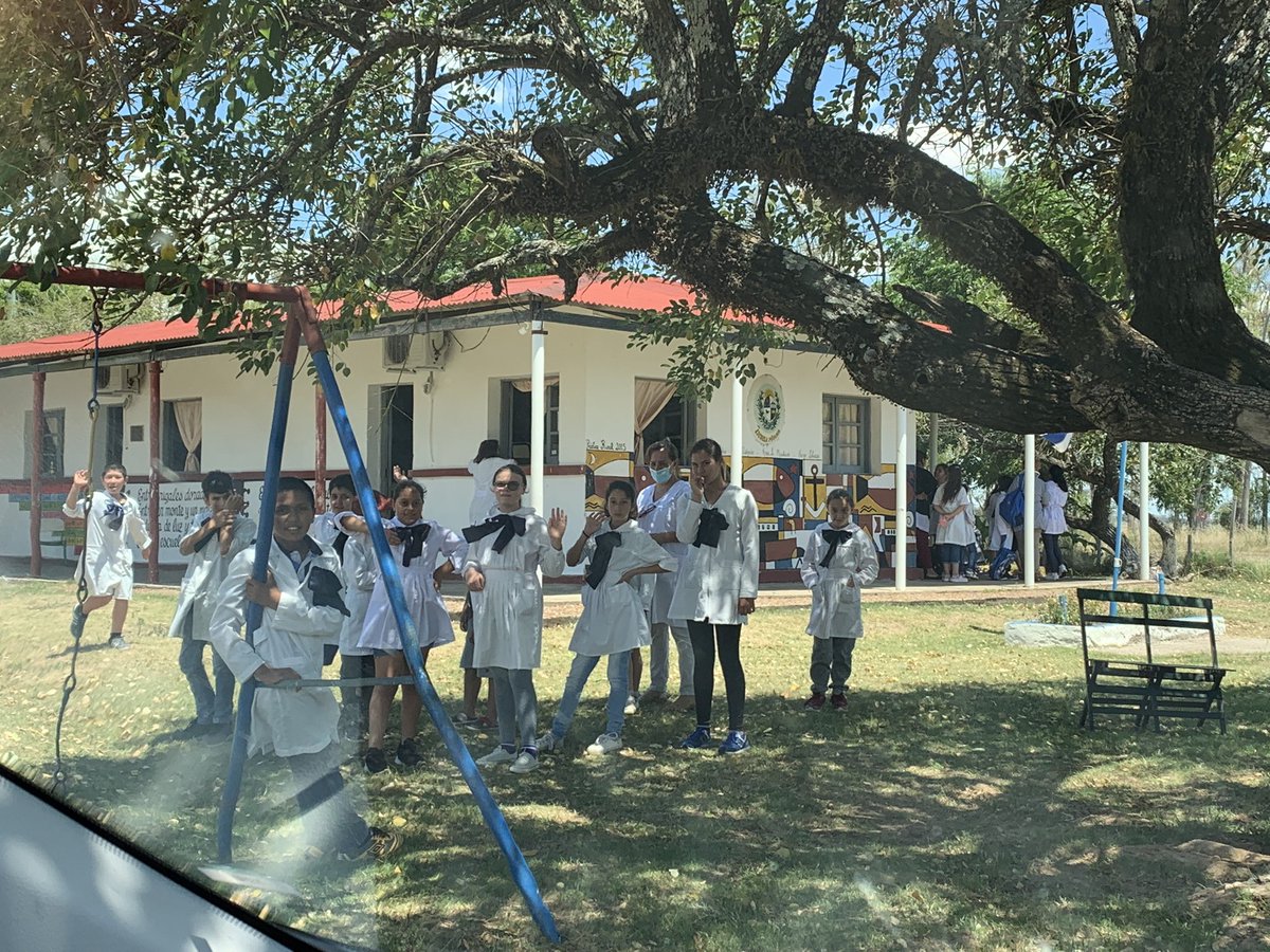 Nos despedimos de Paso Farías y los niños nos preguntan cuándo volvemos. El Uruguay profundo tiene escuelas hermosas en entornos increíbles. Llegamos bien al norte y bien al centro, queremos llegar a muchos más. <a href="/EducocinaPTodos/">EducocinaParaTodos</a>