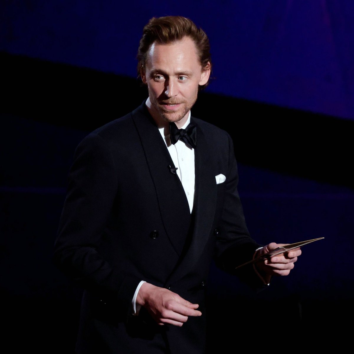 hiddlesdarlin's tweet photo. Tom Hiddleston at Bafta in London (April 11) https://t.co/KiQw0xdRjP