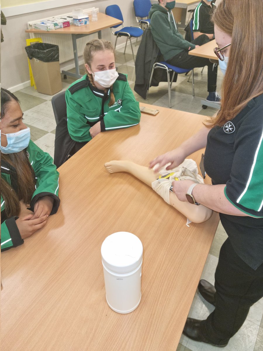 SJAEastYouth's tweet photo. Tonight 14 Ipswich @stjohnambulance cadets and their leaders, learned how to treat catastrophic haemorrhage using the @ThecitizenAID Tourni-key. #readywhenneeded @SJAsuffolkCOTY @SjaTraining https://t.co/g5Eo1aOkM1