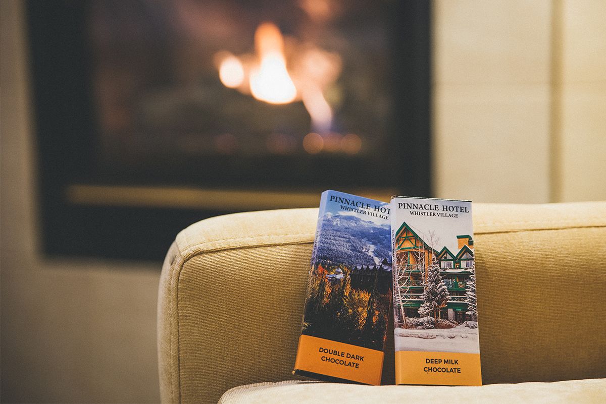 PinnacleWhis's tweet photo. All of our suites offer mountain or village views through large, bright windows. Flip on the gas fireplace and sink into the fantastic whirlpool bath, then curl up in your fluffy bathrobe for a cozy night in, or get ready for a night out in the Village ✨ https://t.co/gvnBDlx6NP