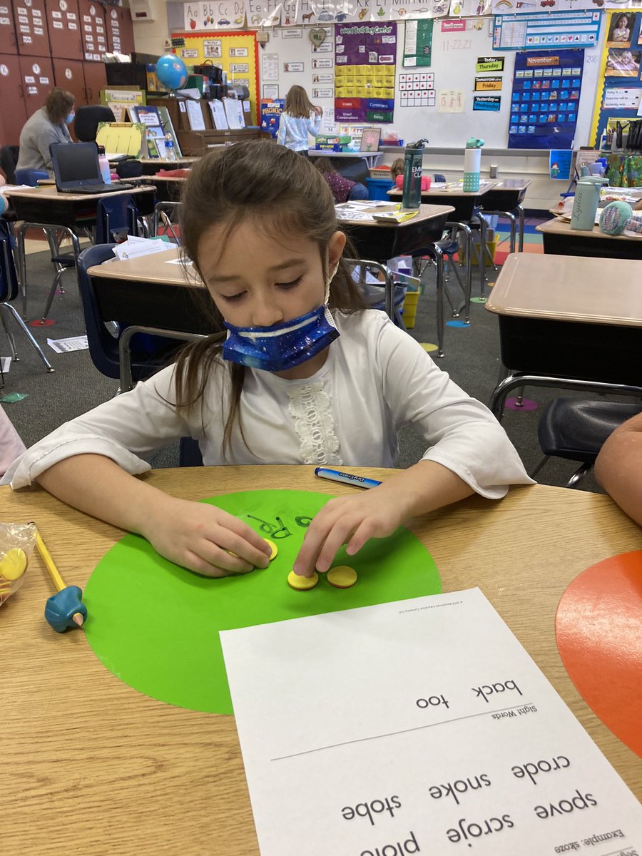 laura_mihalko's tweet photo. Phonics and Phonemic Awareness are the foundational blocks for learning to read. These students are practicing these skills by substituting sounds and blending CVCe words! @MV_Knights #MVLearningFocused https://t.co/2sLEM2IFvp
