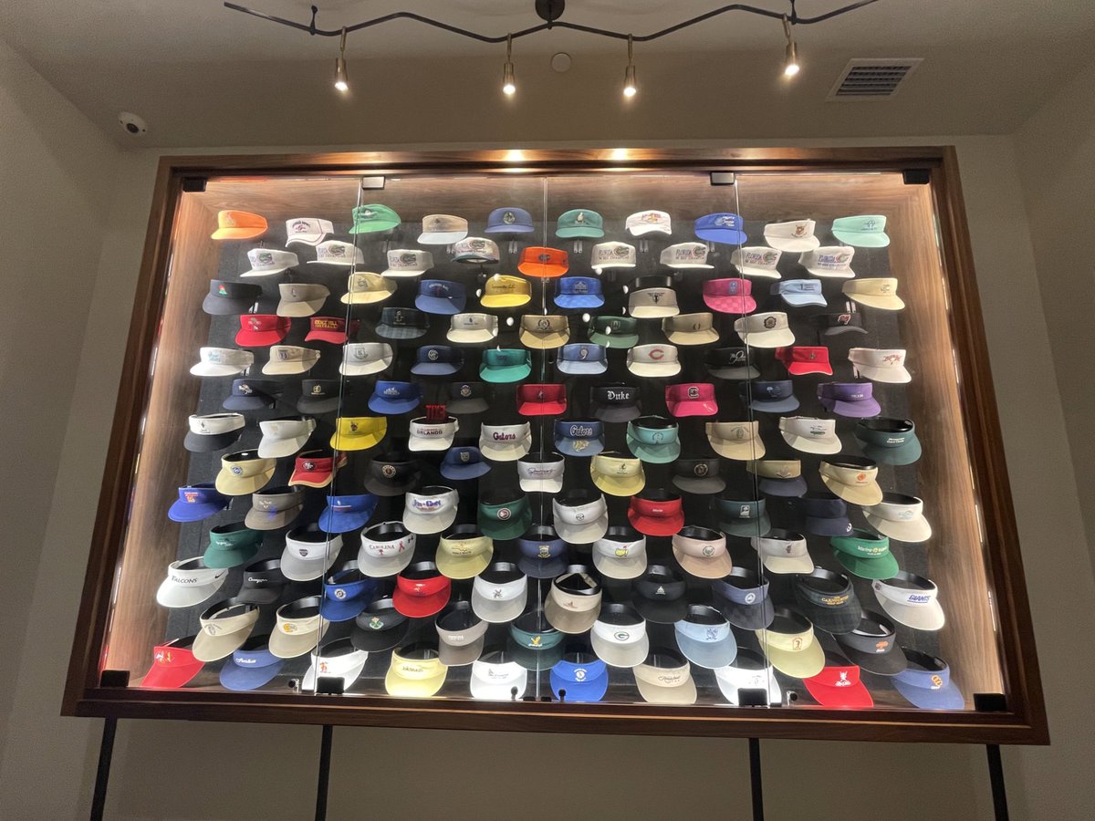 In honor of the new #USFL, here are two pics from my recent visit to Gainesville and dinner at the awesome <a href="/SpurriersGG/">Spurrier's Gridiron Grille</a> and its rooftop bar, Visors (best bar name ever)

Can you spot the OG <a href="/USFLBandits/">Tampa Bay Bandits</a> helmet?