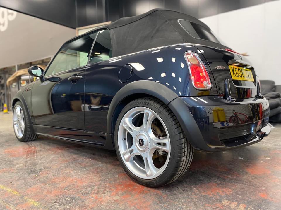 marqueonedetail's tweet photo. JCW mini completed with @modestauk products. Lovely example of a appreciating classic.
Single stage polish with some deeper areas removed, modesta primer, modesta BC08 coating & heat cured. Wheels modesta BC06 coated with callipers, glass and roof sealed.
#modestauk
#mini #jcw https://t.co/f7aVbk4T33