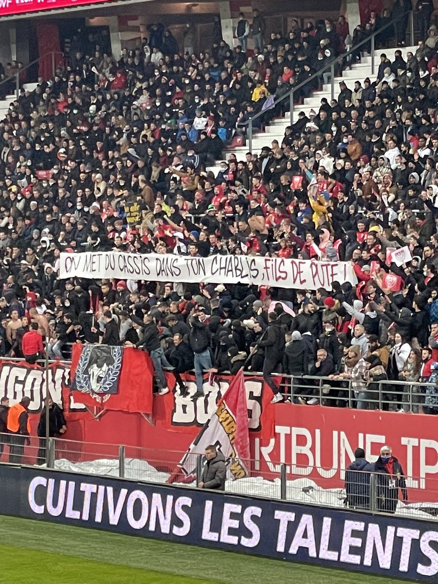 louis_elve's tweet photo. MON FOOT. #DFCOAJA #TeamDFCO 🔴 https://t.co/tiJPocMGhn