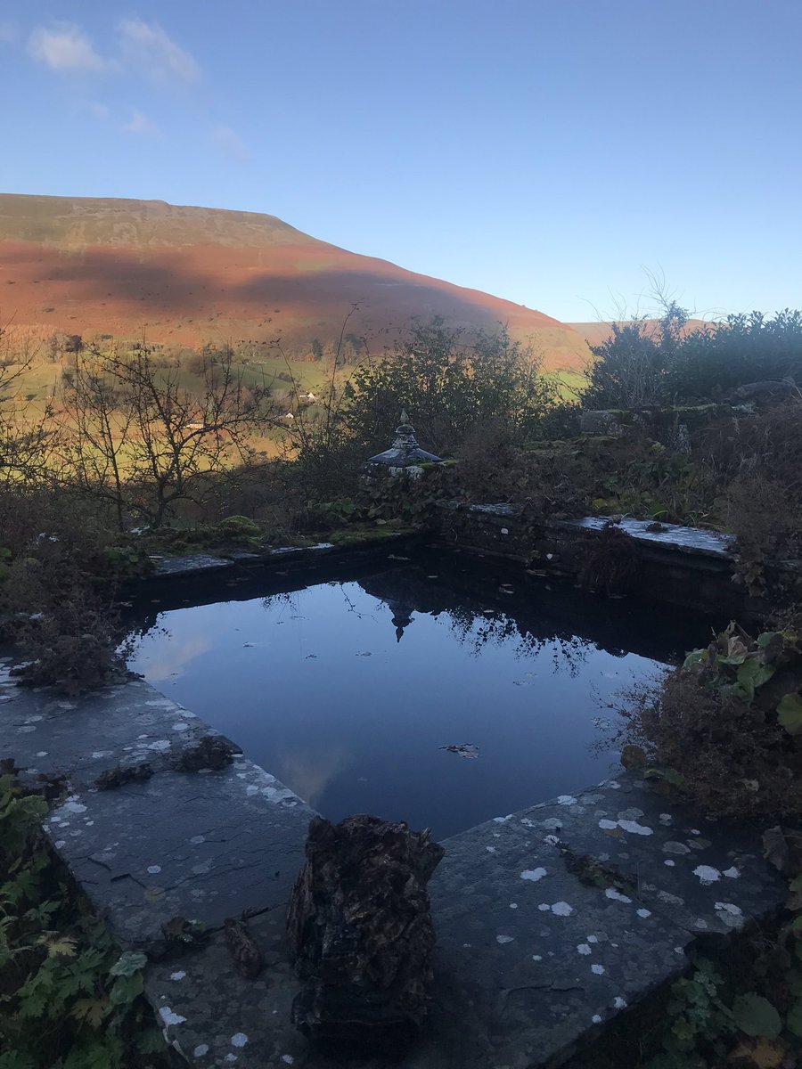 LoubielouW's tweet photo. Off -grid weekend retreat in the Black Mountains was as refreshing and energising as I hoped it would be ❤️ ps we did have wind and sun! Protecting resources #everydayactions https://t.co/0AwwmgMIEN