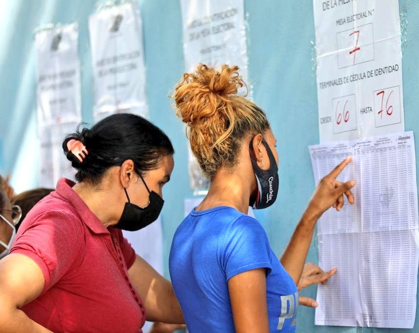 LealTelleria's tweet photo. Felicitamos al pueblo de Venezuela que una vez más demostró su vocación democrática a favor de la Paz, la Soberanía e Independencia de nuestra amada Patria. Reafirmamos la fuerza, alegría y unidad invencible de las y los patriotas. ¡Que Viva la Victoria Popular!¡Ganó Venezuela! https://t.co/H4D8WdIcIk