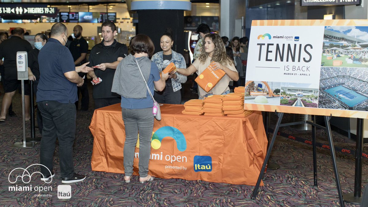 MiamiOpen's tweet photo. Nothing like a movie night 🍿 We had a blast watching the #KingRichard  premiere with tennis fans across Miami last Friday! 🎥

Who else has seen the incredible story of @venuswilliams &amp; @serenawilliams in theaters?! 🎞 https://t.co/uAIiqHQTOw