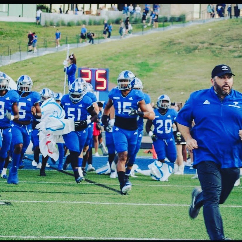 VaveSamu's tweet photo. I would like to thank @NolanCatholicFB and the coaching staff for a great year.We have been through so much and we pushed through to the very end and made memorable moments. 15 signing out https://t.co/4zqWmQGQYB