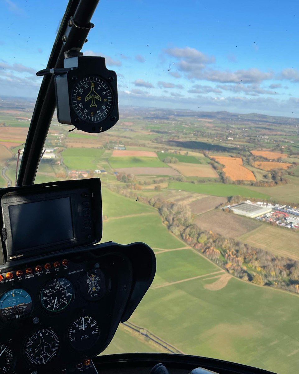AA_Helicopters's tweet photo. Beautiful day for a little #aviating #winter #helicopter #flying https://t.co/EWBaoLNrMI