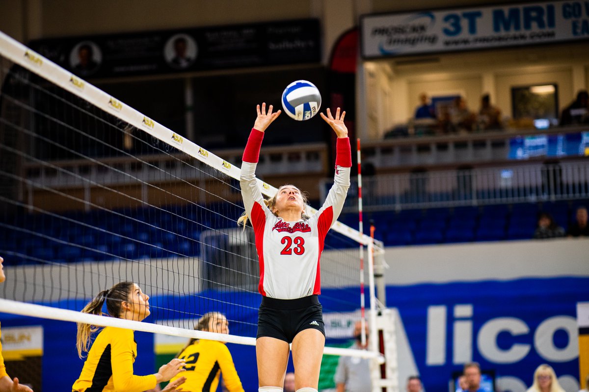 JSUGamecocksVB's tweet image. Thank you @LexieLibs for an amazing 4⃣ years!

4⃣,3⃣1⃣3⃣ career assists - third most in program history!

Lexie is the only player in program history with 4,000+ assists, 900+ digs, and 250+ kills ‼️

#StayCocky
