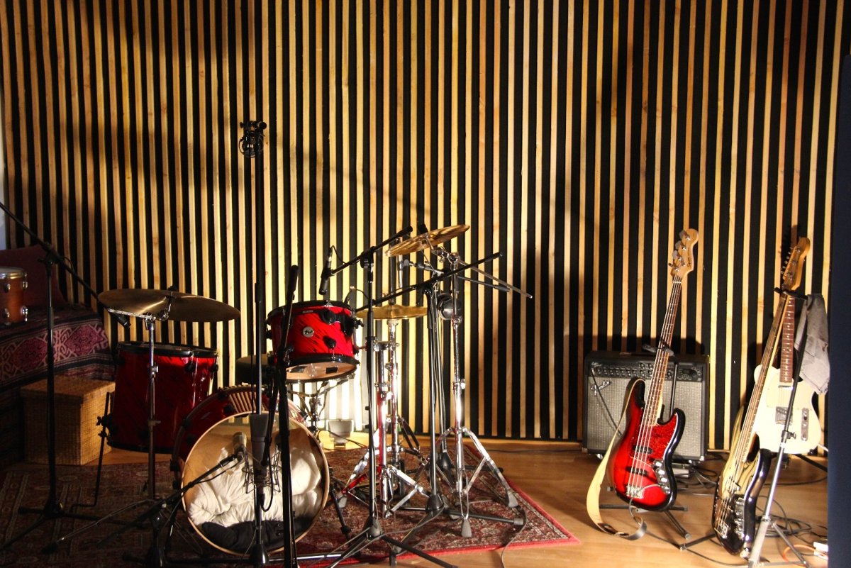 We have studios in 35+ countries on <a href="/studiotimeio/">Studiotime</a>

Discover &amp; book studios like this boutique residential studio in France that has a control room with SSL console, live room, &amp; more. 

It's available to book starting at only $40/hr.

studiotime.io/l/5aa916c5-57a…