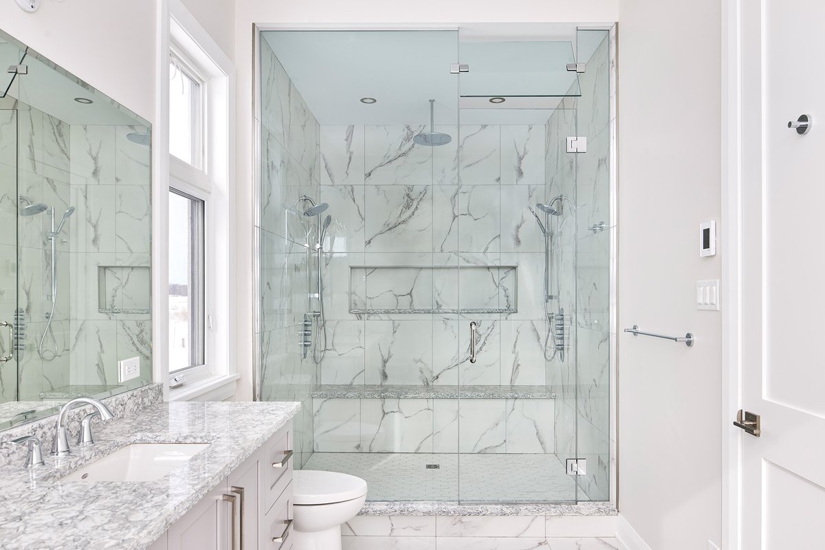 Omega_Homes's tweet photo. If you love marble counter tops and interiors, our custom bathroom designs are right up your alley! Start designing your dream home today, room by room, with the expert team at Omega Homes! 🏠🇨🇦

Learn more: https://t.co/WqQsiS6DwI https://t.co/VokeYffXFi