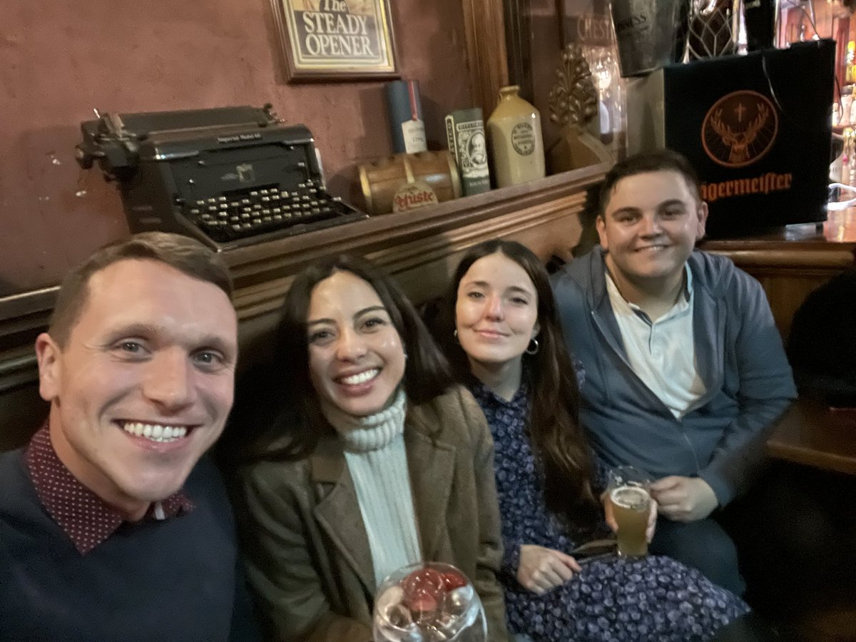 AitorBouza's tweet photo. O sabor a vitoria cando perdes só se pode disfrutar cando se fai con xente coma vós. Encantado de ter compartido todo isto convosco. Foi brutal. Sodes xeniais ❤️ https://t.co/adbrfVO12J