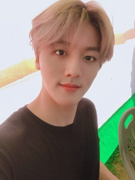 hourly youngbin 🍀 tweet media