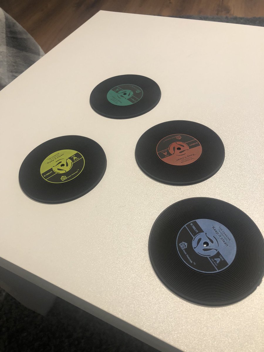 Christian_t33's tweet photo. Ma plus grande a acheté des sous verres #microsillon 😊👍 https://t.co/GkRWsmIX8B
