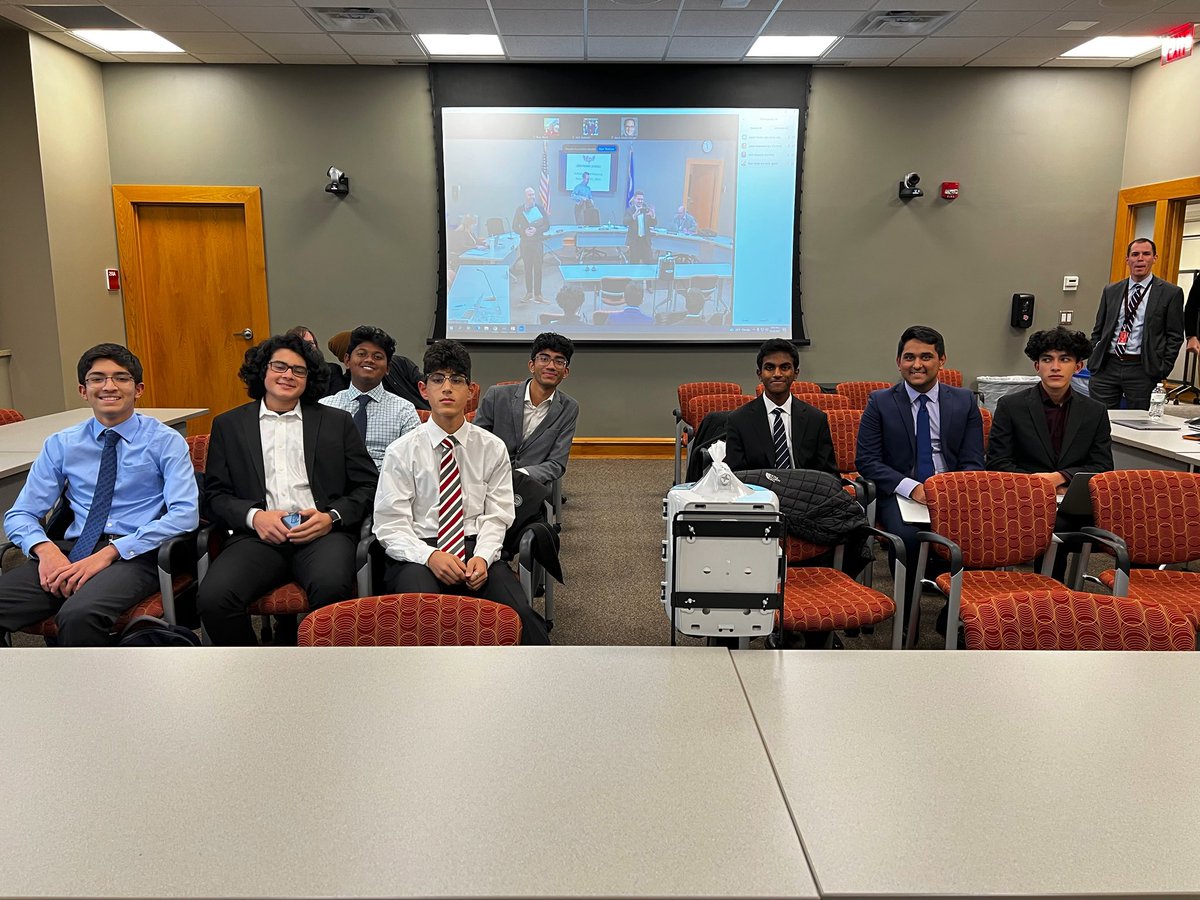 S/O to the E-Sports team for their presentation at tonight’s school board meeting!