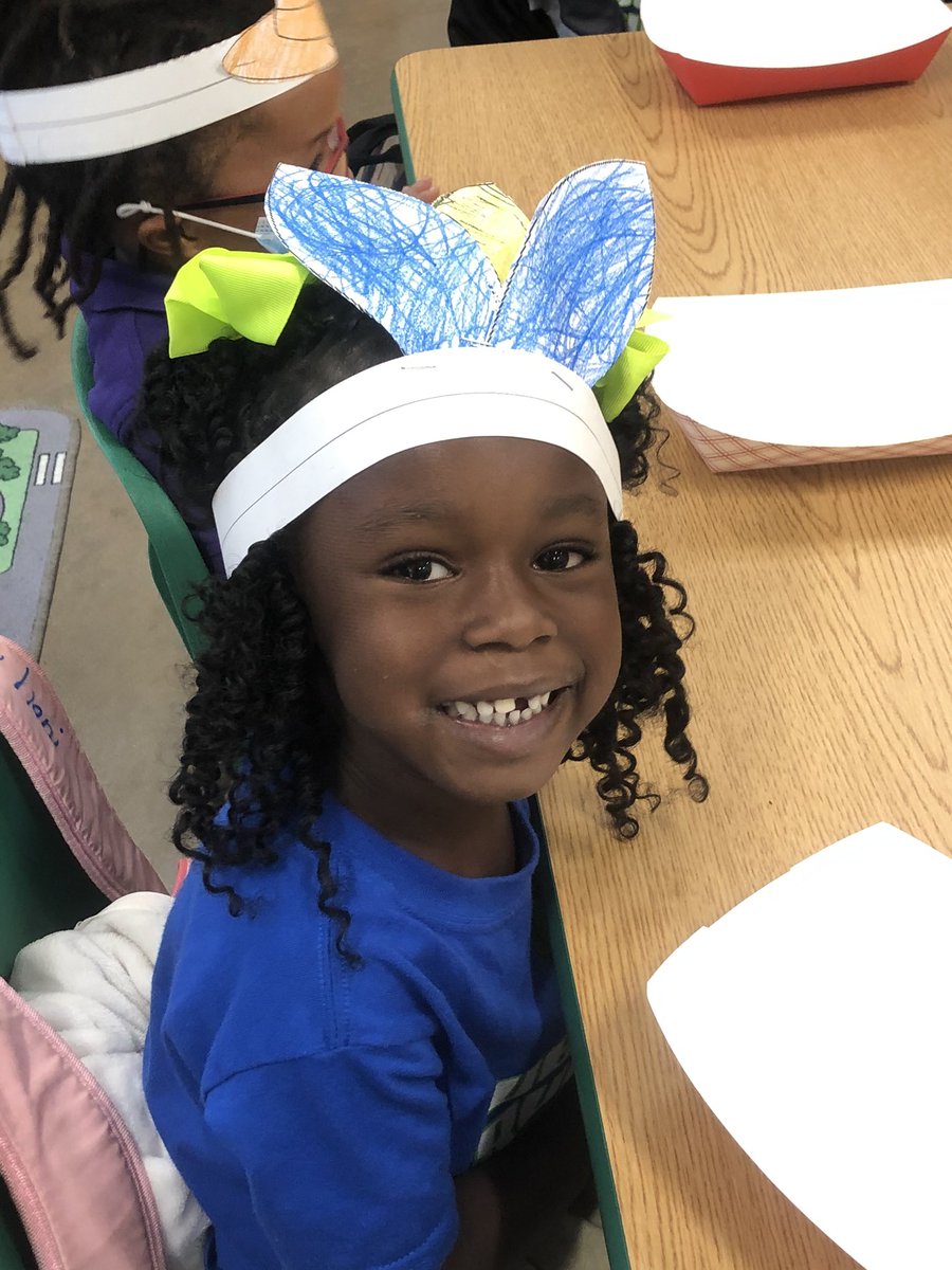 EldridgePeri's tweet photo. This ECW principal loves these turkeys!!@SJBPS118 @EldridgePeri @ https://t.co/YXinq8qDDW