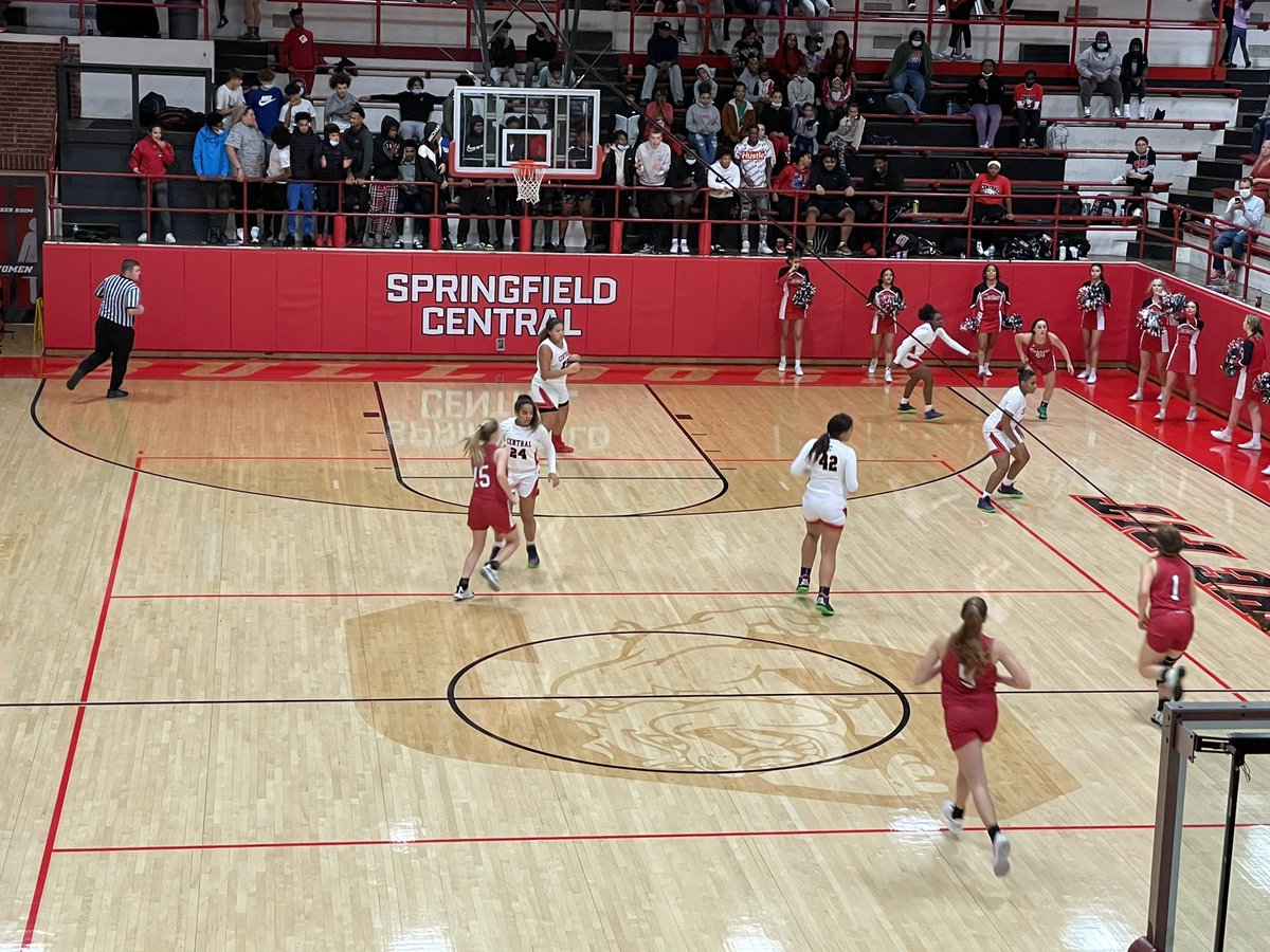 jhite000's tweet photo. Opening night of #HoopAction @CHSLadyBulldogs @CentralBulldog https://t.co/RQXlDKkFqX