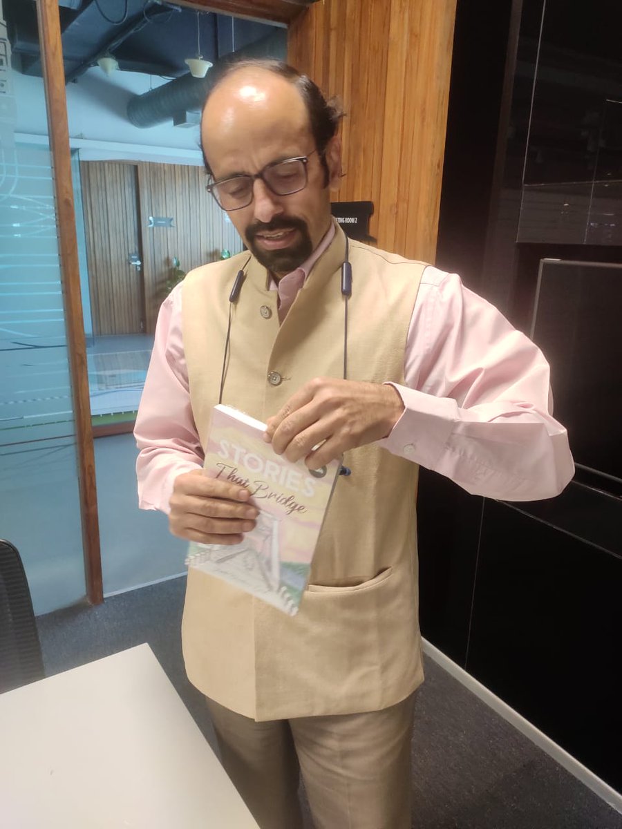 Yesterday, signed the first copy of my book as an author. The recipient was elated. The author more so.

STORIES THAT BRIDGE amazon.in/dp/B09M1G9VPS/…

#stories #bridge #CivilEngineering #bridgeengineering #storiesThatBridge #Amazon #books