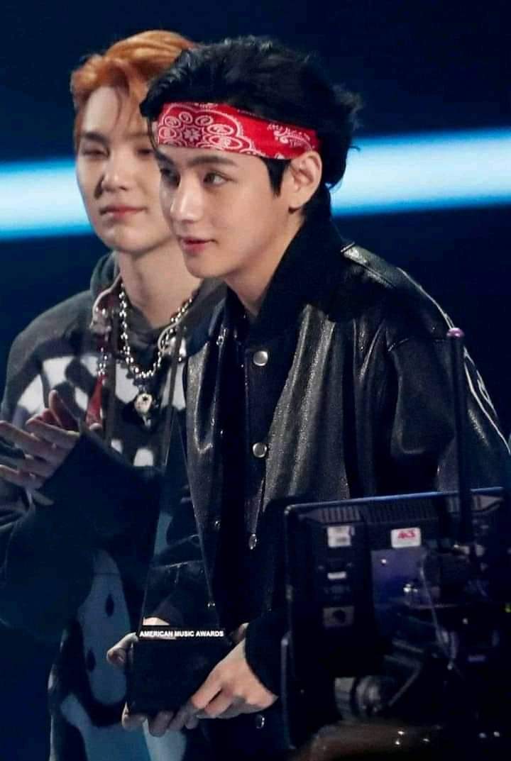 ttaevda_1208's tweet photo. いつまでもヤンチャな心は持っててぇ～😍嬉しい笑顔が一番だ🥳🍀
#AMAsxBTS
#Ｖ #KimTaehyung #태현 @BTS_twt https://t.co/BJcyJgL1CK