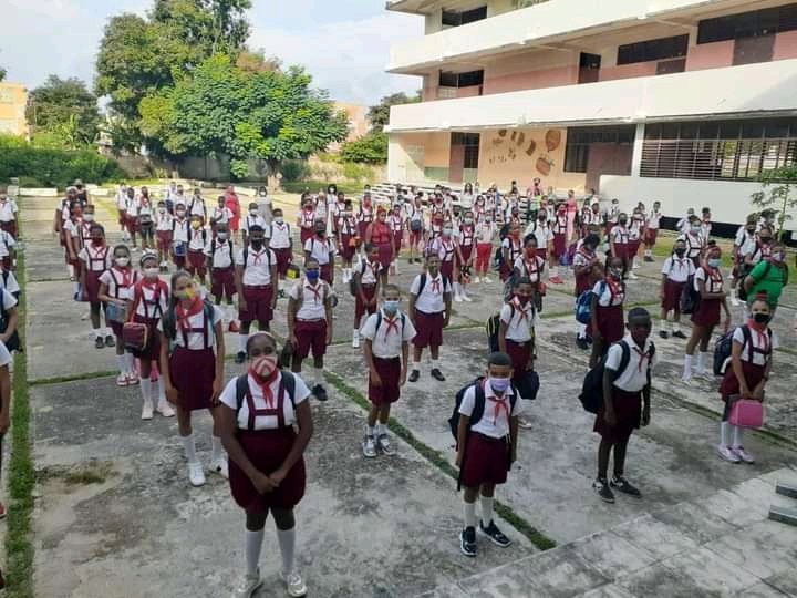 FundichelyRosa's tweet photo. Como paso de avance en la educación de #SantiagodeCuba es la #calidad. Es nuestra manera de contribuir hacia una sociedad próspera y sostenible.  #UnMejorPaís #CubaMined #CubaViveyAbraza #SomosContinuidad @dpestgo @elsa_ena @Gob_StgoDeCuba @RamnMonte1 @JorgeLuisPerd20 https://t.co/XcUCI9grPw