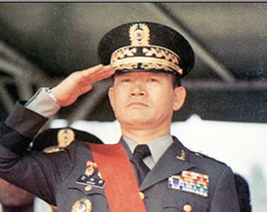 전두환 前大統領. 서거 삼가 명복을 빕니다. 좋은곳에서 영면하시기를 빕니다. 후일 불명예의 굴욕에서 반드시 벗어나고 재 평가가 될 날이 올것입니다. 전두환 대통령 각하.