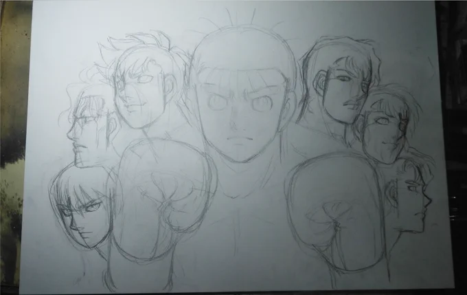 先週のカラー扉のできるまで
①下書き→ペン入れ→消しゴム。
見開きなのでB3の大きい紙に描きます。
大きいので消しゴムかけがちょっとした労働で腕の筋肉がパンパンになります。
紙はホワイトワトソンのイラストボードです。 