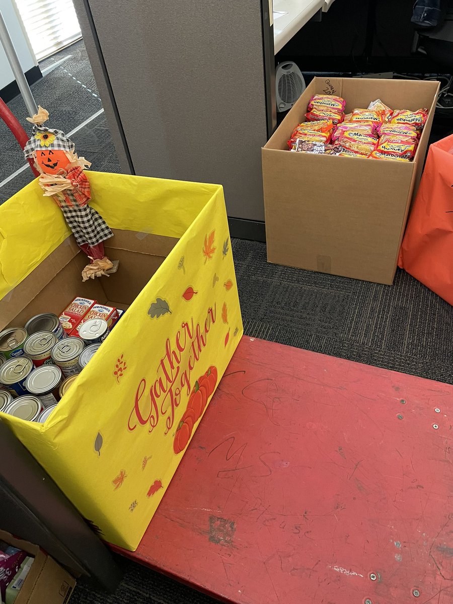 HustleHouseMSS's tweet photo. It is the time of year where we should be thankful. Team Ocean Springs had a can food drive to help feed our local community and we collected over 2000 non perishable items. WAY TO GO OS. #sharewhereyoucan #guinningtogether #wewinas1fam @OS_CallCenter @jmasplund @wloceansprings https://t.co/iIVNzOdTRn