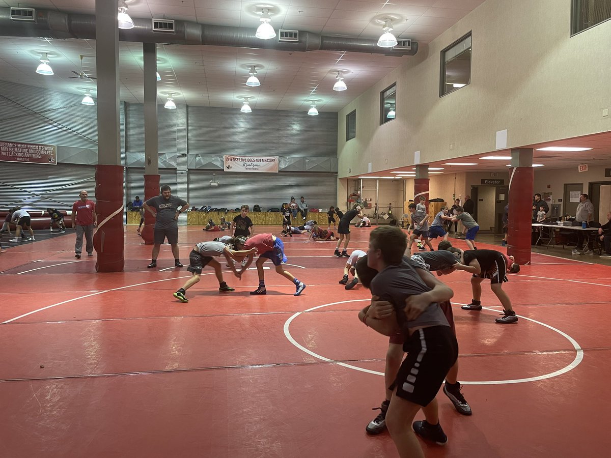 The Goats putting in the work to start off the week!  

#ohiocrazygoats 
#centralohiowrestling 
#WeAreBaaad