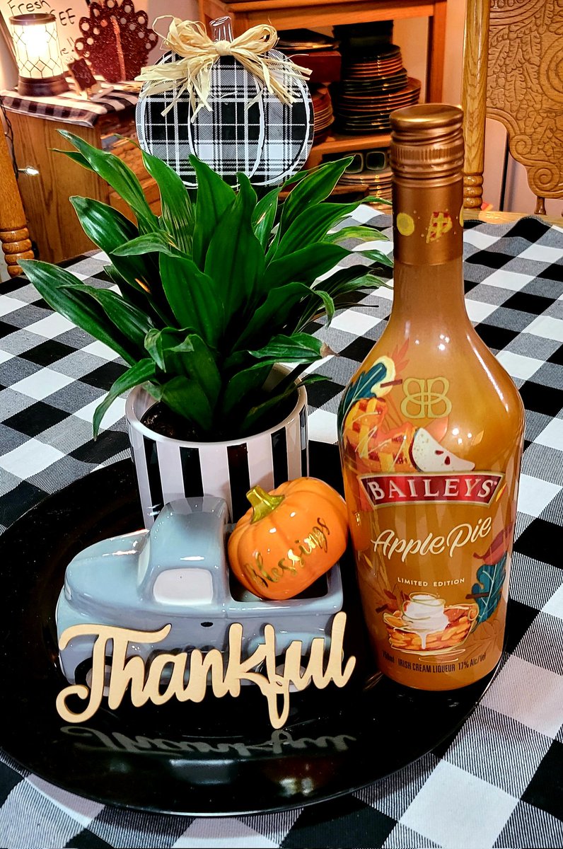jayneanastasia's tweet photo. So.. anybody else try this yet?!  Yumm yummm!!  I'm afraid we're going to need another bottle before #Thanksgiving lol!! 🍎🥧🍁🍂🍃🦃  #HappyHolidays @BaileysOfficial #Fall #ApplePie #LimitedEdition #Thankful #Blessings ❤🤗 https://t.co/pbSQRlc1YY