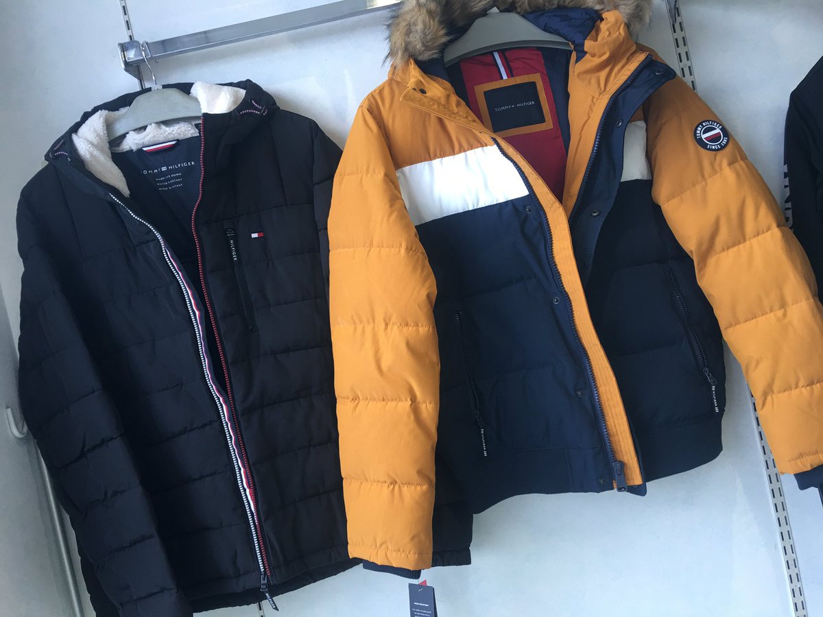 v_young_v's tweet photo. #トミーヒルフィガー のジャケットが入荷しました‼️イエローベース、ブラックベースの２型です。
コーデしやすいシルエットでオススメです‼️他にも色々入荷しております‼️
#young
＃ヤング
#都城
＃ストリートファッション
＃セレクトショップ
#tommyhilfiger 
＃ストリート
#sunyoung
#サンヤング https://t.co/DSPqYZRLXe