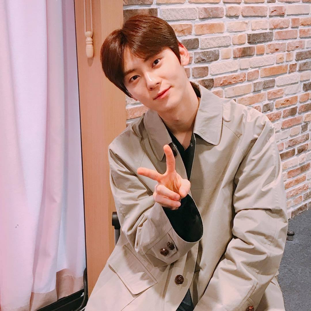 NUESTILOTWT's tweet photo. Con pastel para cantar el feliz cum vengo hoy ya que se cumplen los #2𝗬EARSW𝗧𝗫𝗧ALENT y claro que como el best fan tenía que venir a promocionar el #LEAHs𝗣𝗟𝗔𝗬LIST para que todos escuchen las rolitas que han sacado estos reyes, stream o pistolazo.

— #𝐇EIKE's ☆ ℤone! https://t.co/oktkZJSkte