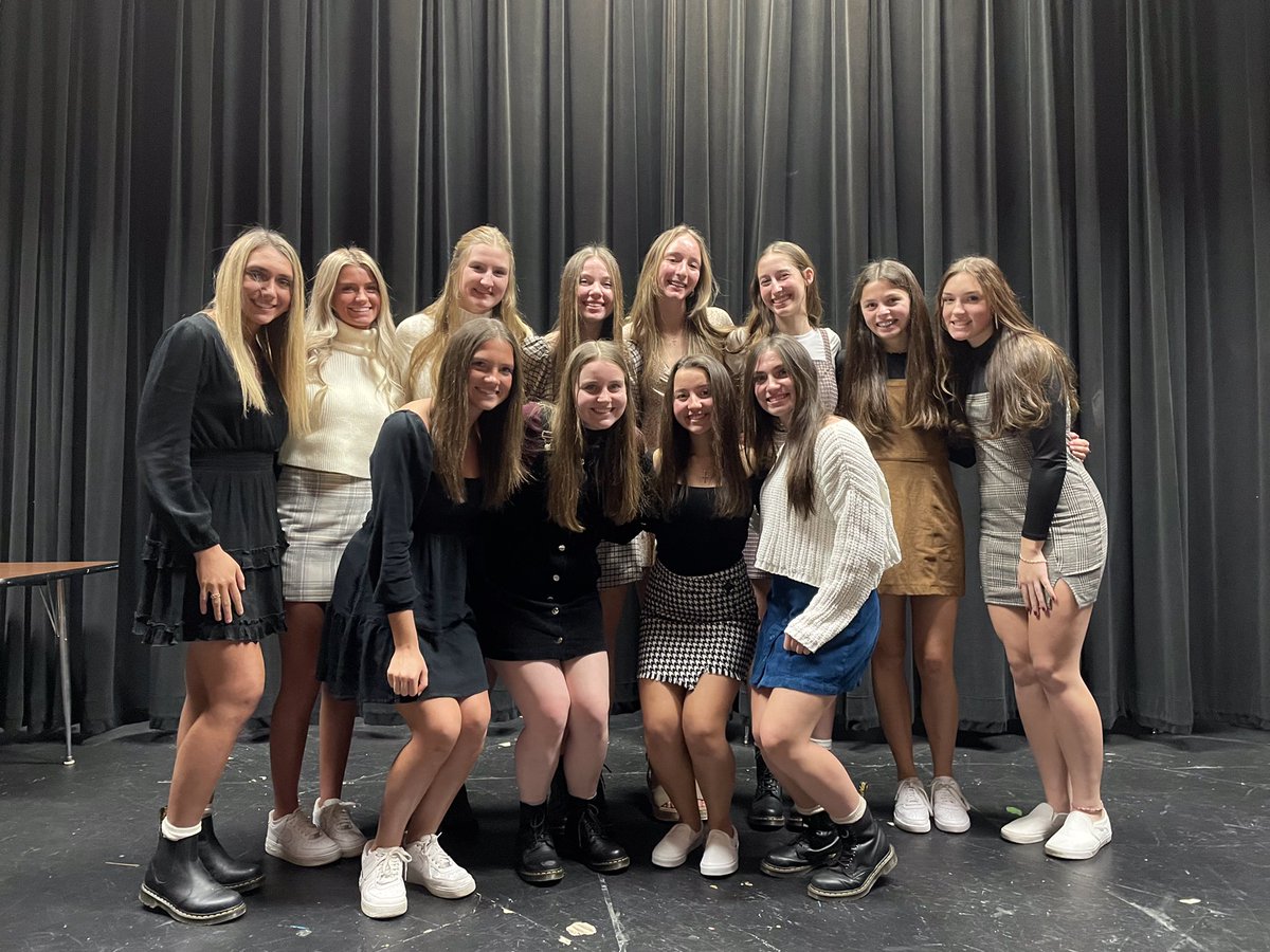 BHSgirlsvball's tweet photo. Wrapped up an awesome season tonight ! And a huge congrats to @MorganBeckler for winning the all sports Josh Heron Blue Devil award- no one more deserving ! https://t.co/vcPg5NnGJI