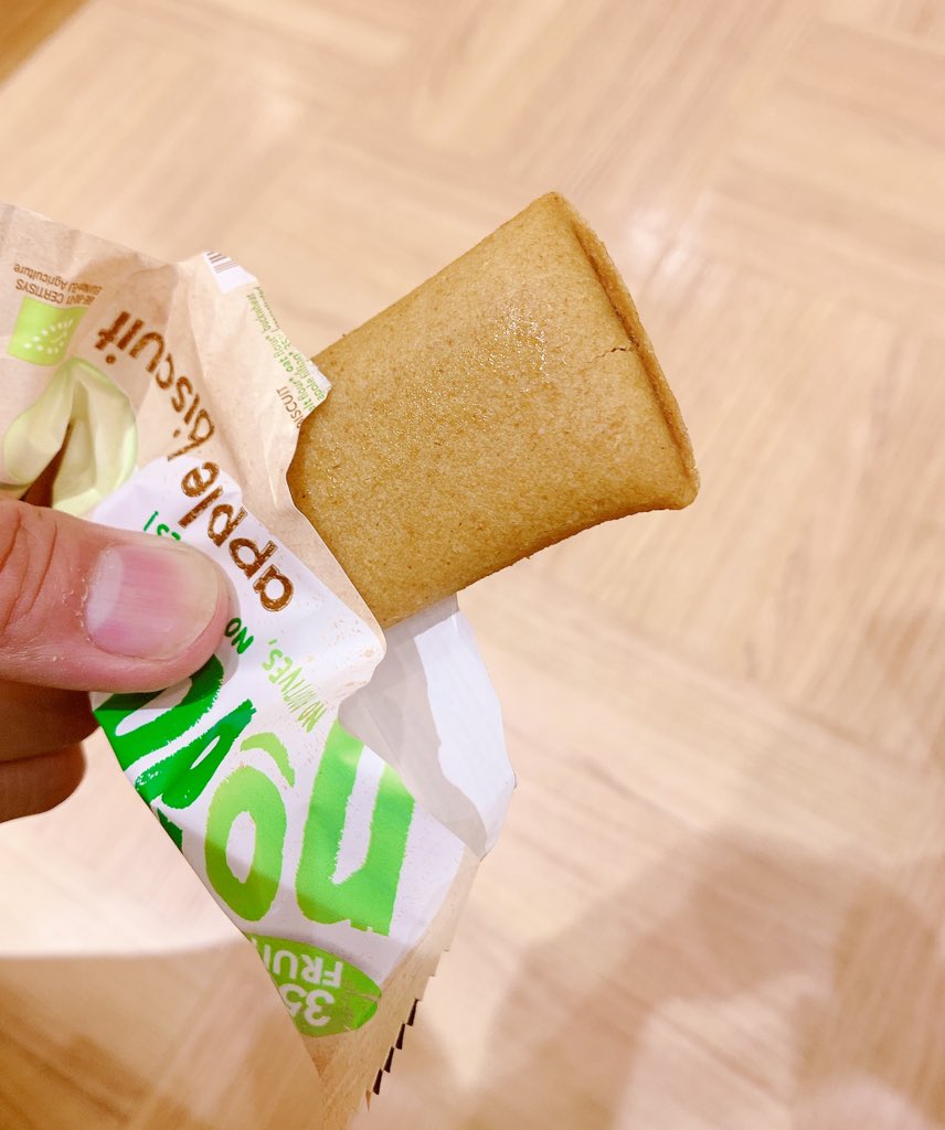 aroundgift's tweet image. No addのアップルビスケット🍎
しっとりしてて、ビスケットというよりもケーキバーみたい🍰
これは美味い！！

身体に良くて美味しくて腹持ちもいいとか、最高ですね😆✨✨

#Noadd 
#ビスケット 
#オーガニック 
#EthicalSEA
#エシカルシー