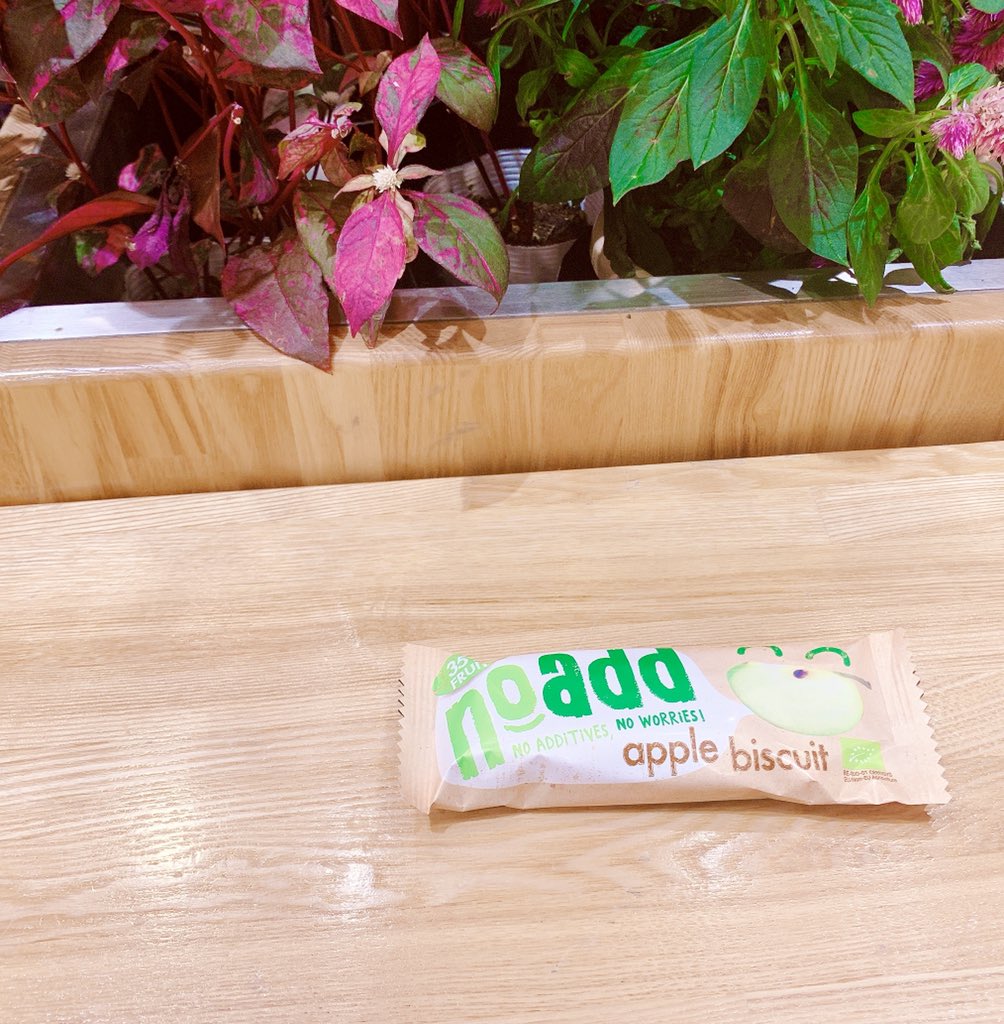 aroundgift's tweet image. No addのアップルビスケット🍎
しっとりしてて、ビスケットというよりもケーキバーみたい🍰
これは美味い！！

身体に良くて美味しくて腹持ちもいいとか、最高ですね😆✨✨

#Noadd 
#ビスケット 
#オーガニック 
#EthicalSEA
#エシカルシー