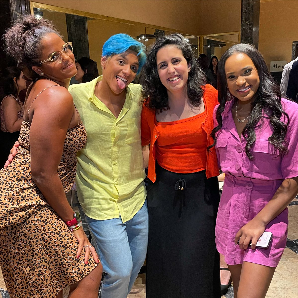 Só vim me “amostrar” com esse registro da noite inspiradora. Beijos.