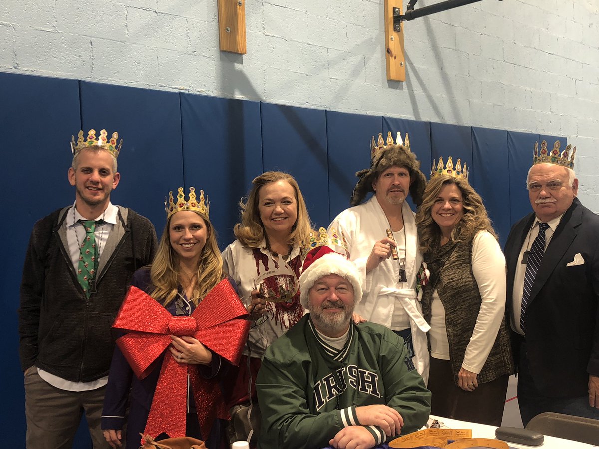 HGPmodelUN's tweet image. National Lampoon Christmas theme was crowned winners at Trivia Night. Congratulations to the Kimball family!