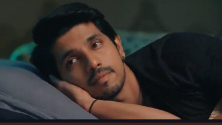 Jess07377056's tweet photo. No one 
Literally no one 
My reaction watching the episode 

#PandyaStore #ShiVi https://t.co/CILvJxoPGG