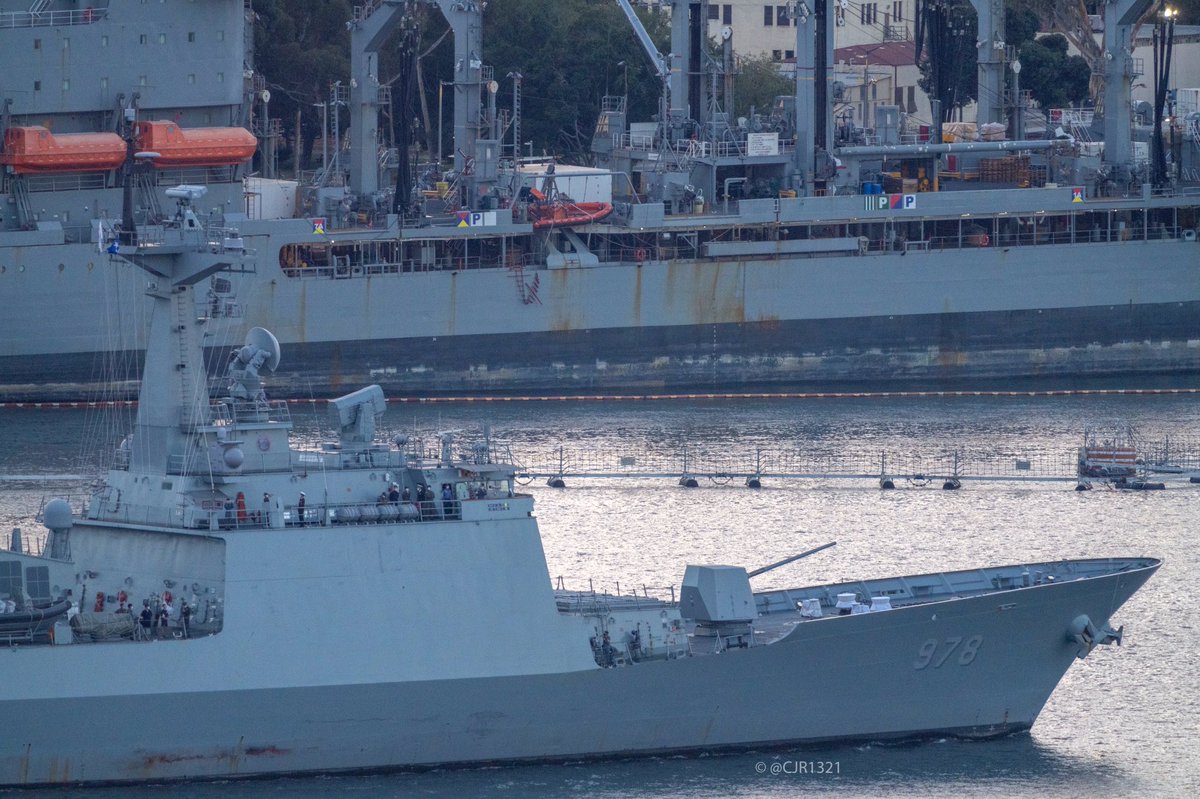 WarshipCam's tweet photo. Republic of Korea Navy Chungmugong Yi Sunshin-class helicopter destroyer ROKS Wang Geon (DDH-978) leaving San Diego - November 22, 2021 #rokswanggeon #ddh978
* photos courtesy of @cjr1321 https://t.co/gzwHOB19KM