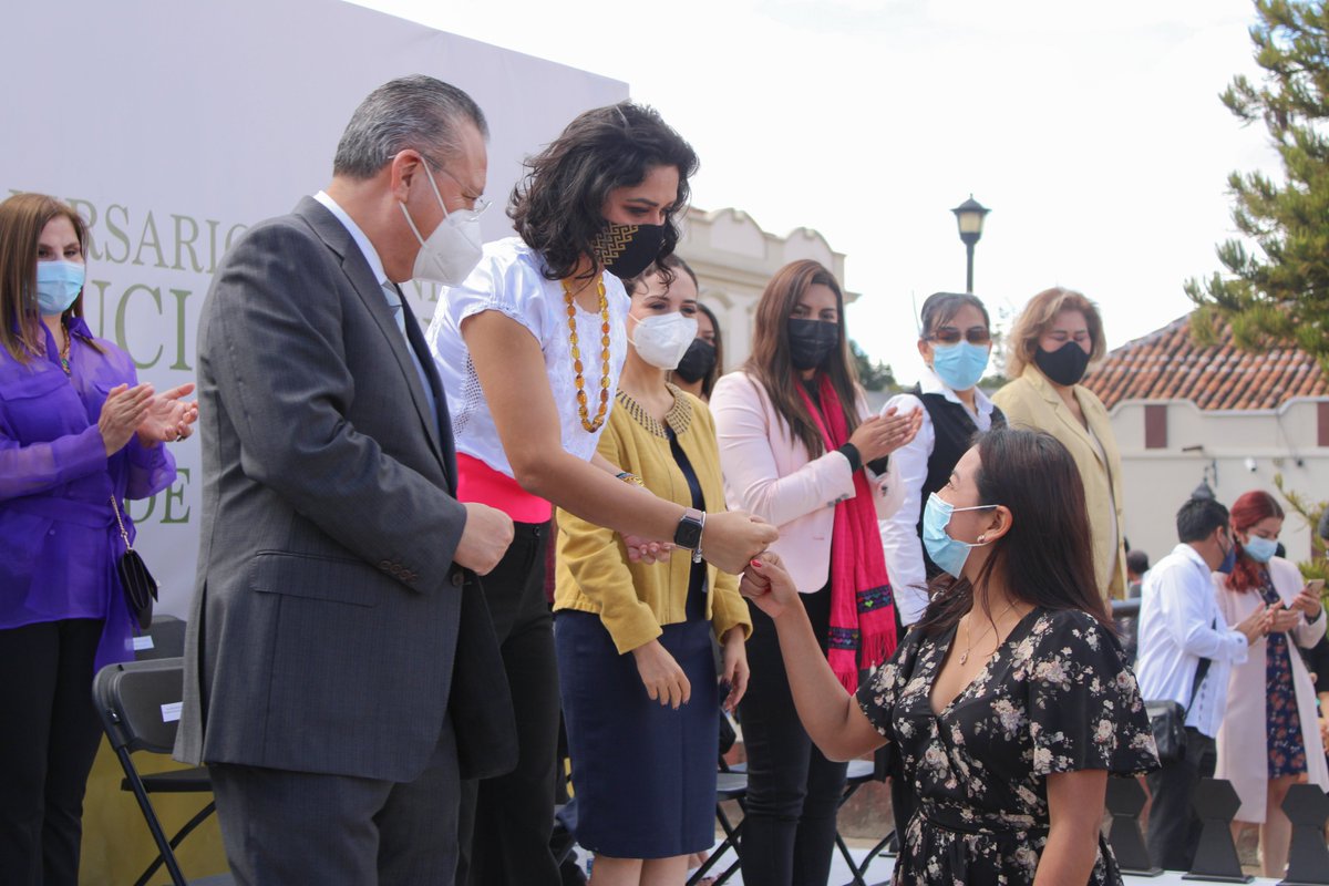 IJECH_Chiapas's tweet photo. 🔈Asiste como invitada especial la titular del #IJECH, a la entrega del Premio Municipal de la Juventud y el Deporte en San Cristóbal de Las Casas, que otorgó el Gobierno Municipal a través de la Comisión de Juventud y Deporte de este municipio.
#JuventudesDeCorazón https://t.co/aKY1B2t8kt