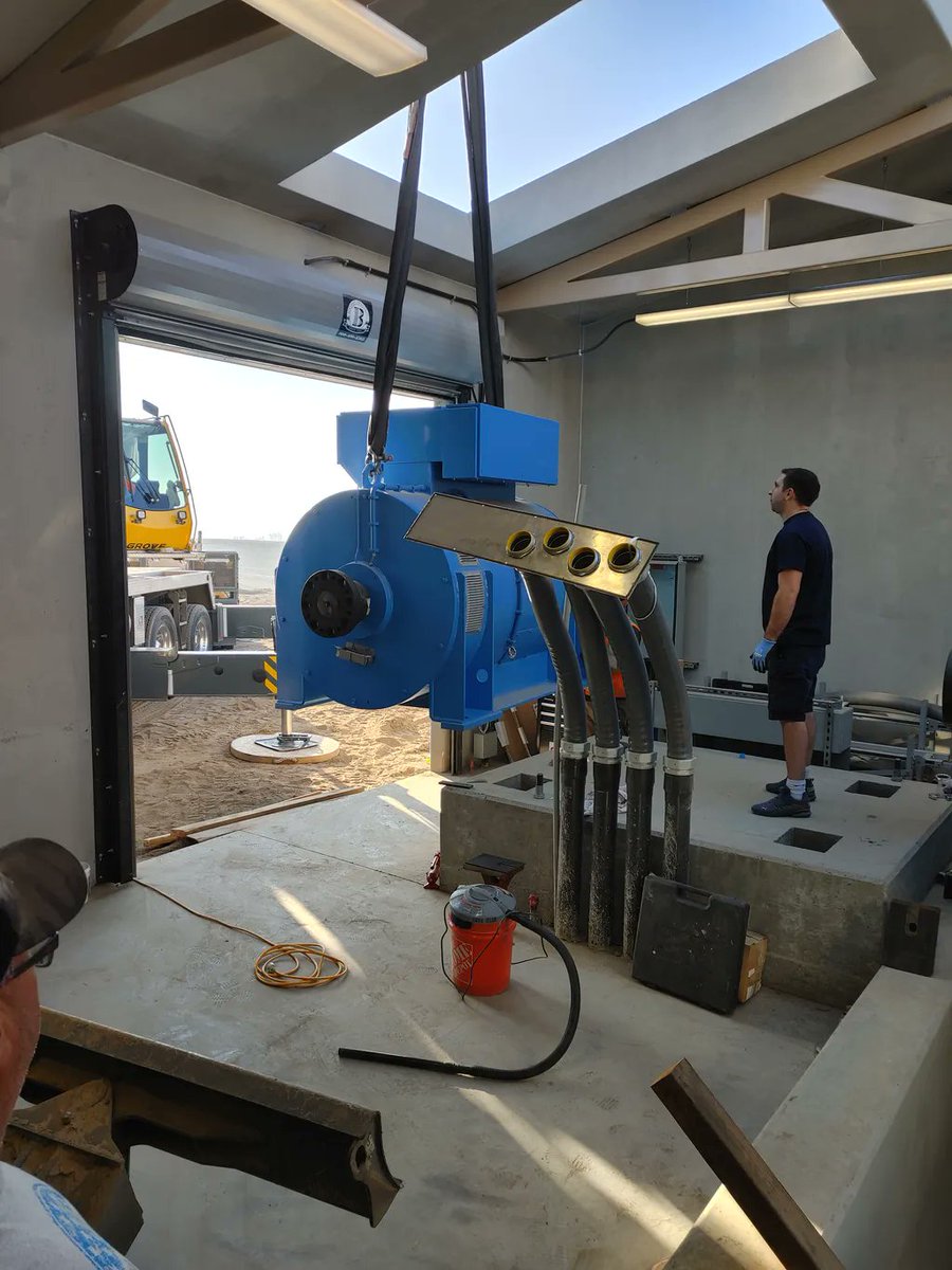 NLineEnergy's tweet image. 18,000 lb generator (six VW Beetles) being hoisted into place as part of @SBVMWD's 1 MW hydropower project to harness wasted energy into renewable power.