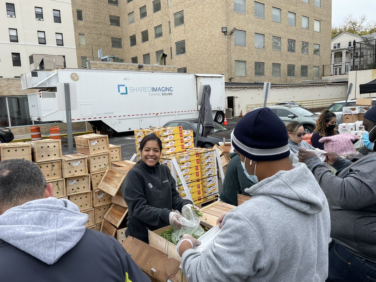 WhitneyRuano's tweet photo. All the way in Mount Vernon making sure those in need have a healthy Thanksgiving meal ♥️ @angels_candie @marcellobenny @Carlossilva_86 @TrishaTCostanza https://t.co/wUQ2JdzTVh
