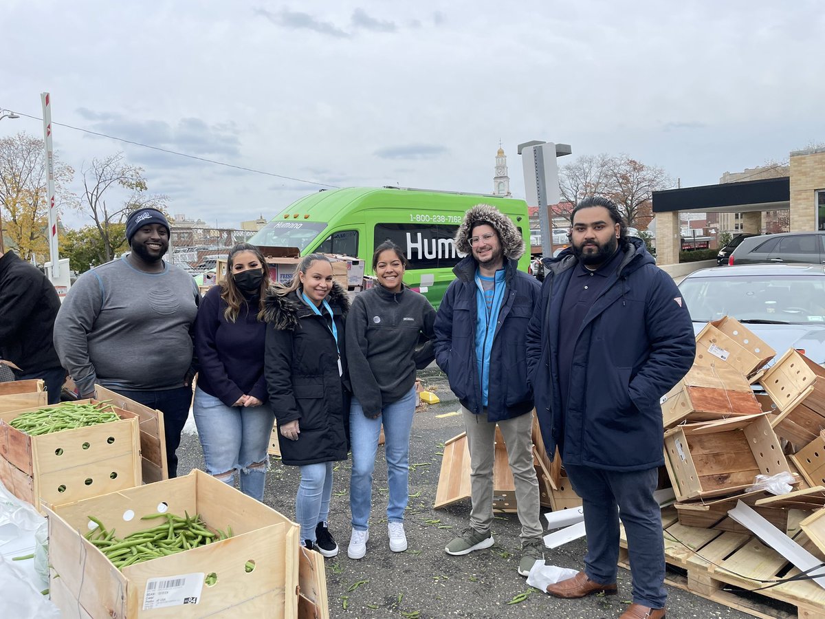 WhitneyRuano's tweet photo. All the way in Mount Vernon making sure those in need have a healthy Thanksgiving meal ♥️ @angels_candie @marcellobenny @Carlossilva_86 @TrishaTCostanza https://t.co/wUQ2JdzTVh