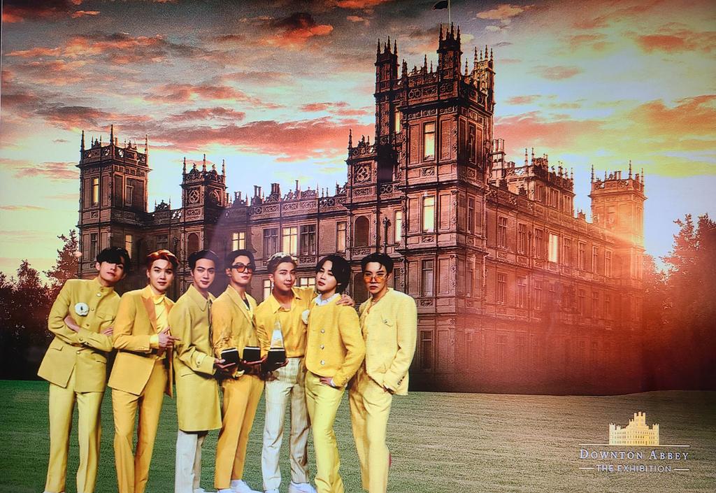 MelLaMellodie's tweet photo. When you are bored at work and send the guys to a vacation at Downton Abbey 😆 🤣
#BTS #BTSAMAsSweep #SUGA #Namjoon #JHope #V #Jungkook #Jin #Jimin #BTSARMY #BTSArtistOfTheYear #DowntonAbbey @BTS_twt https://t.co/IFv16QzJWI