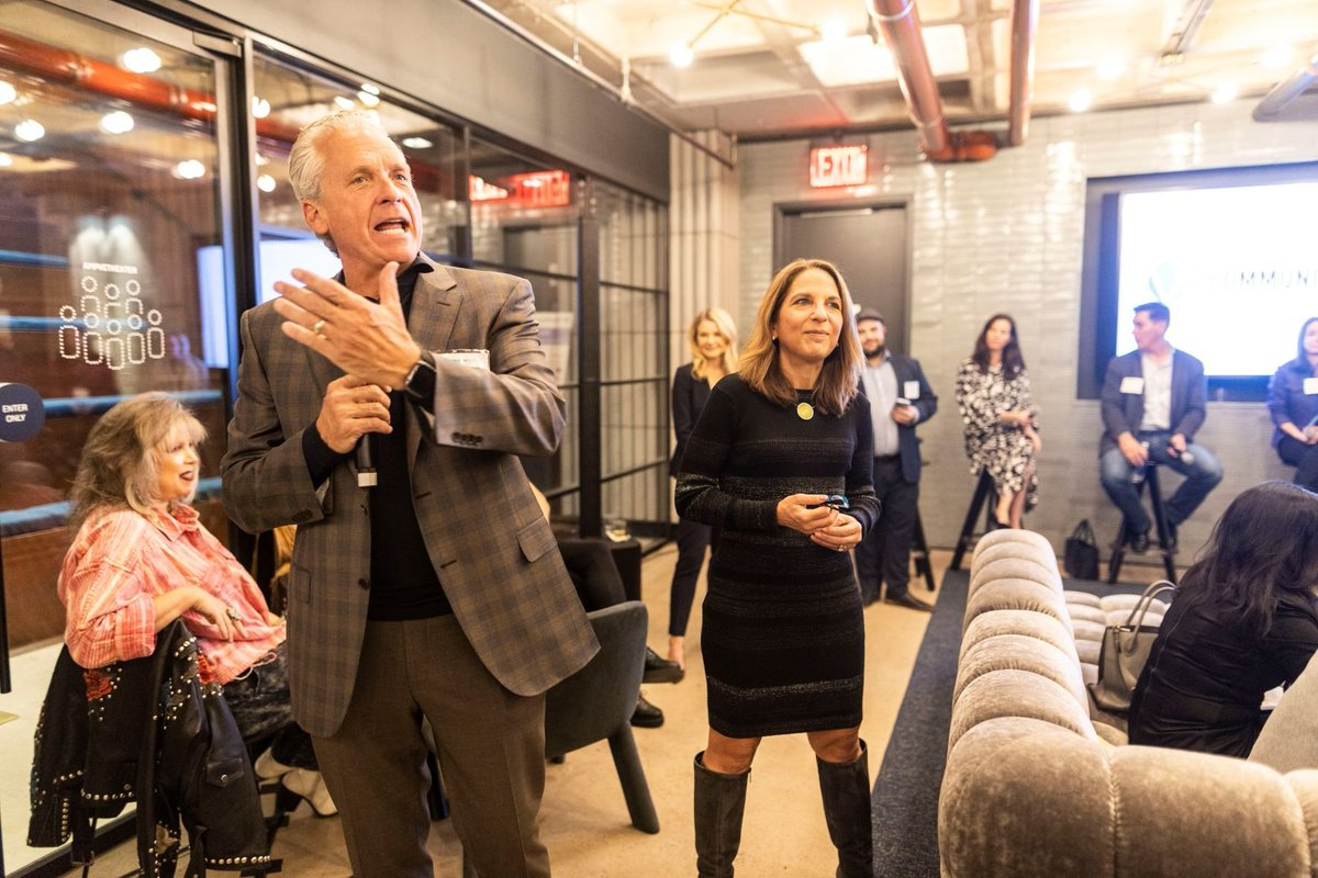 RaganComms's tweet photo. Thank you to all who joined us in NYC for our #CommsWeek2021 networking reception and panel discussion - our first live event in nearly 2 years!
📸 View all photos on Facebook: https://t.co/xsxDxtjNEZ https://t.co/uyjJL1n7bo