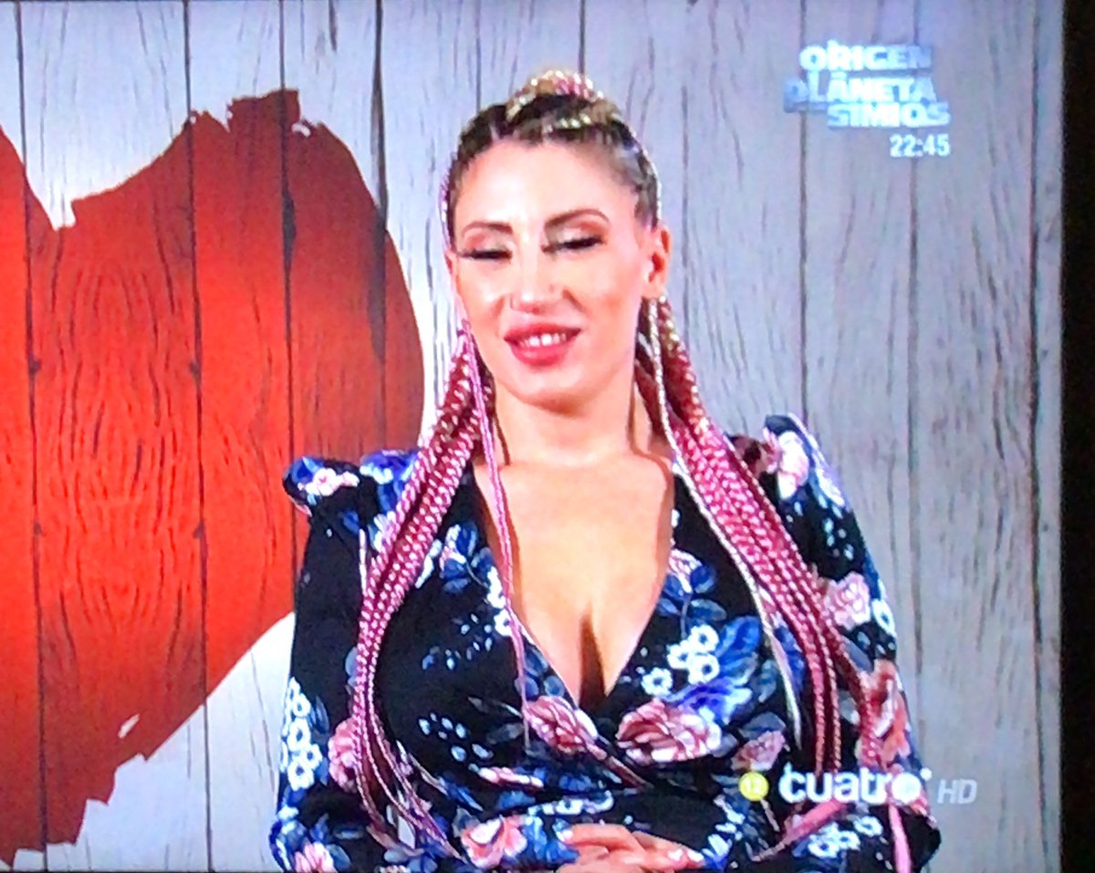 HEERD92's tweet photo. #FirstDates22N Por que eres asturiana te lo perdono, pero mira que confundir las tortugas con los conejos 🤔🙄🤷🏻🤣 https://t.co/vsNpCr7Re6