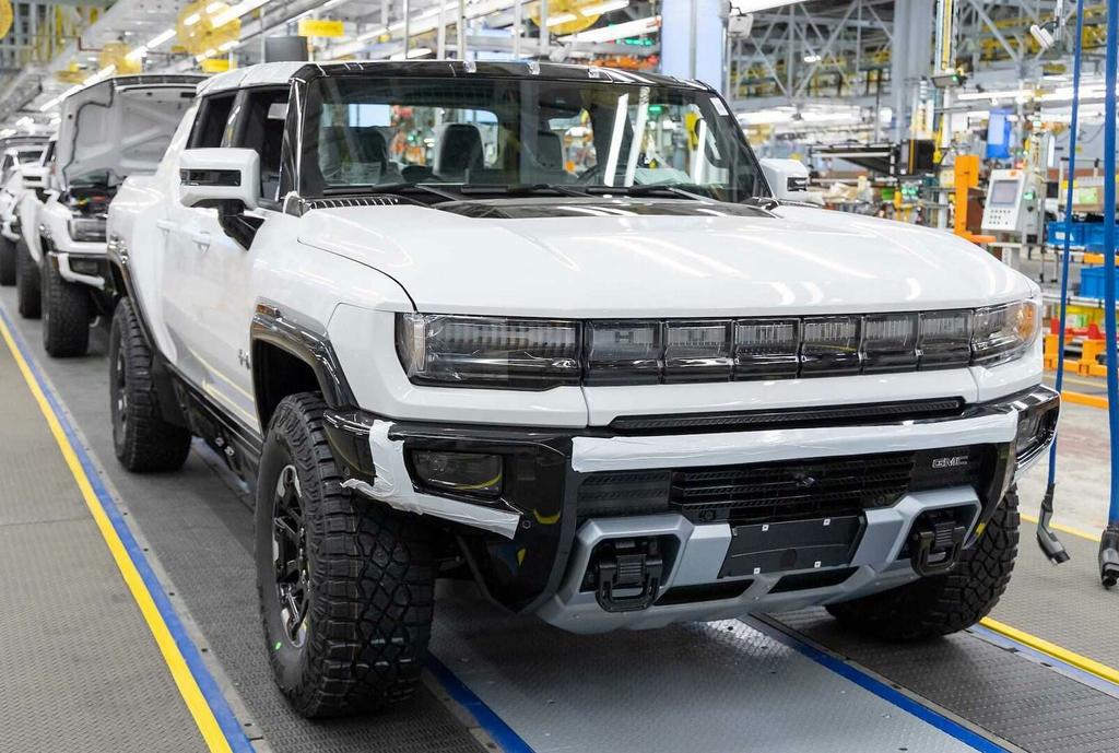 autoformula76's tweet photo. #GMC inauguró la planta Factory Zero para ensamblar su #HummerEV eléctrica en la cuidad de #Míchigan #Detroit
Esta camioneta ya recibió un galardón por parte de los consumidores de la feria del Automóvil de Detroit. #DetroitNewsChoiceAwards #MotorBella
@FormulaOneWorld https://t.co/gSWlMPSYqE
