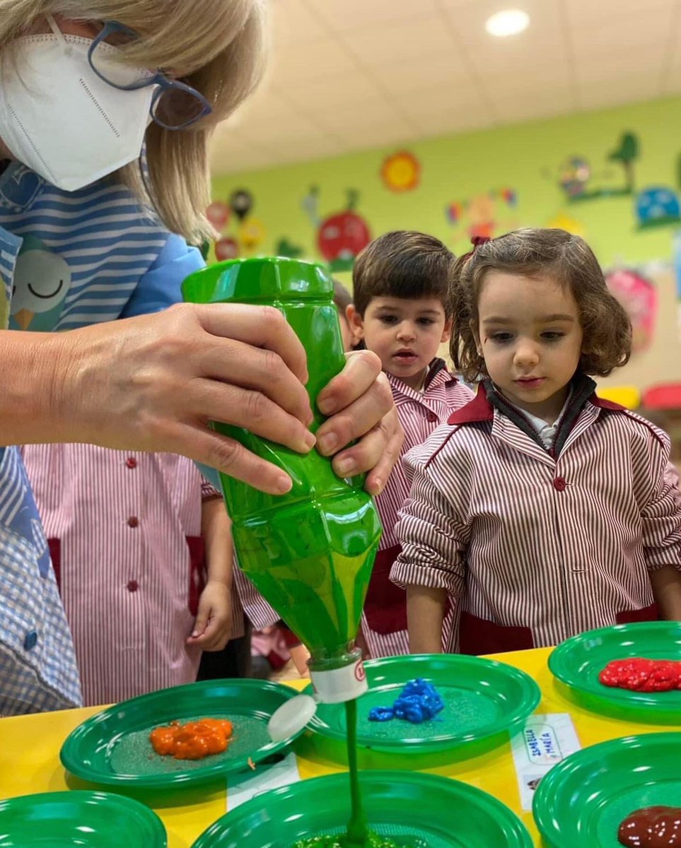 mercedtarancon's tweet photo. PROYECTO RAÍCES 🪡👗🧵

¡Hoy es el turno de los peques!🤗
Preciosos dibujos que en un par de días se convertirán en vestidos …
Hemos trabajado juntos, nos hemos divertido…
Además nos han visitado de “Las noticias de Cuenca”…
¿Seremos noticia?🤔
#moda #valencia #prensa #cuenca https://t.co/EUYpLEY2pa