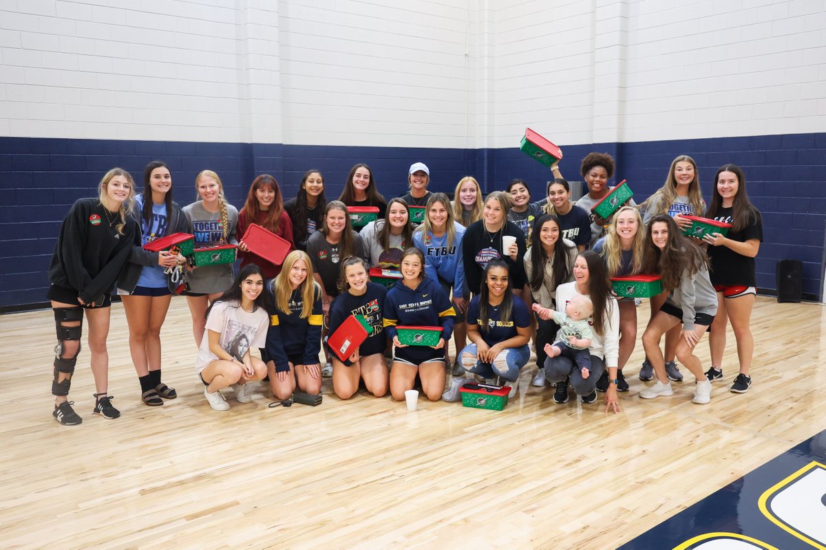 ETBU's tweet photo. This past week ETBU participated in its sixth annual Operation Christmas Child, an outreach program organized by Samaritan’s Purse. This year, Tigers across campus joined together to fill nearly 400 boxes. #EnhancingCommunity https://t.co/RY38DcP55k