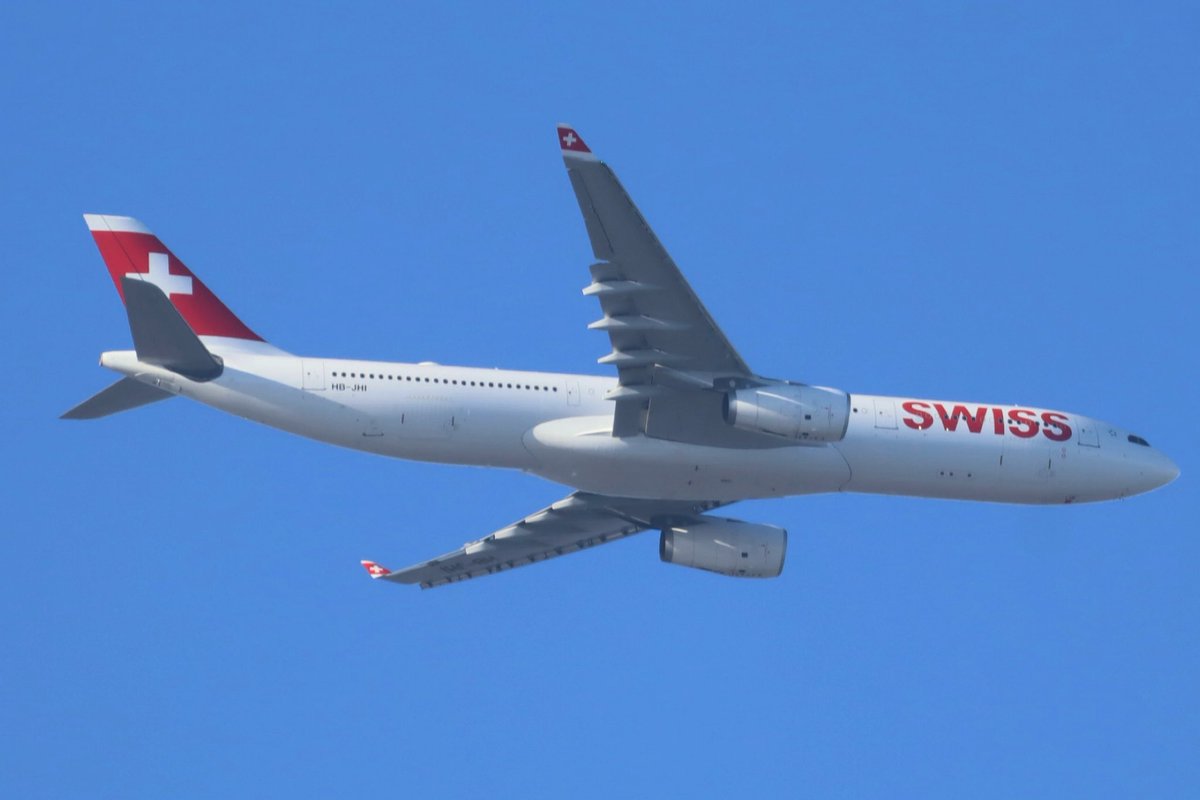 Swiss 🇨🇭 A330-343 “HB-JHI”. ZRH-LHR. FL4,398. 22/11/21. @HeathrowAirport @FlySWISS @Airbus #AvGeek #planespotting #aviation